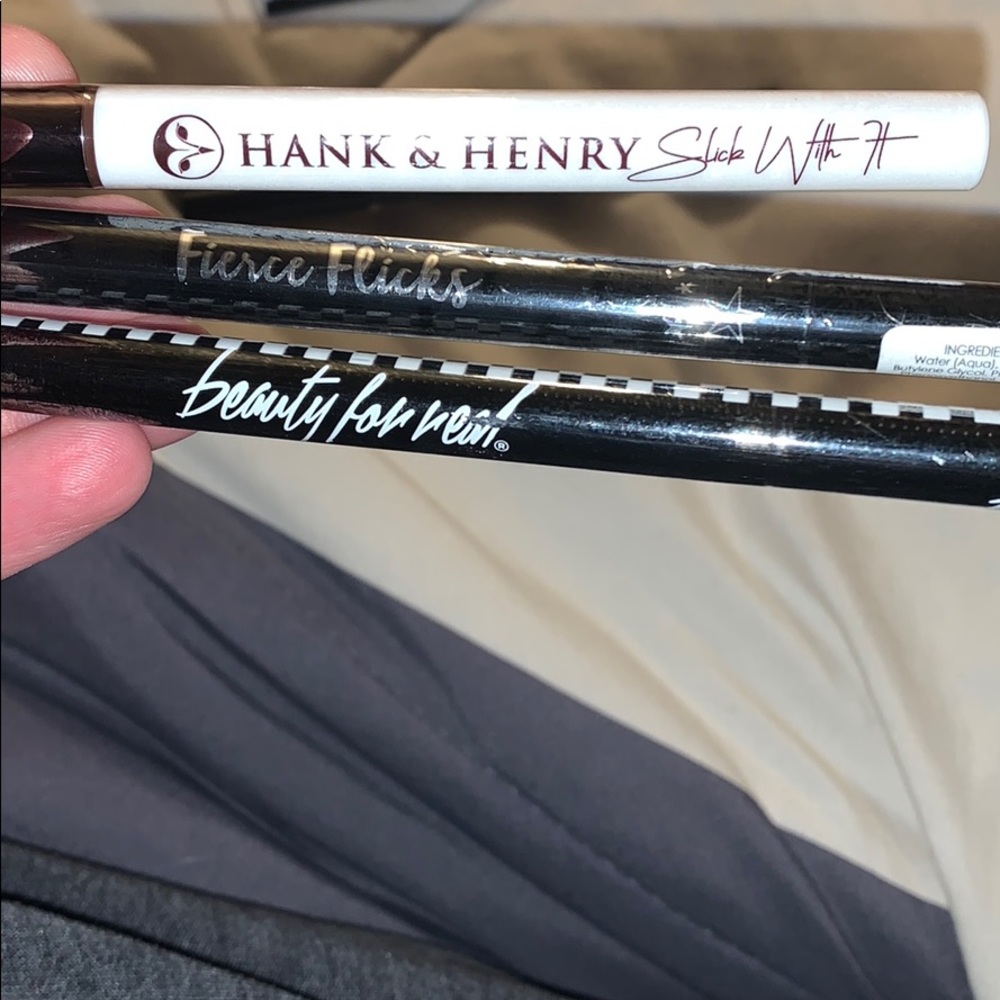 Bundle of liquid eyeliners